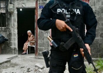 Asesinan a fiscal de Ecuador en ataque armado en medio de ola de violencia