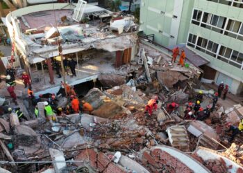 Rescatistas hallan el cuerpo de la exdueña de hotel derrumbado en Argentina; buscan más personas