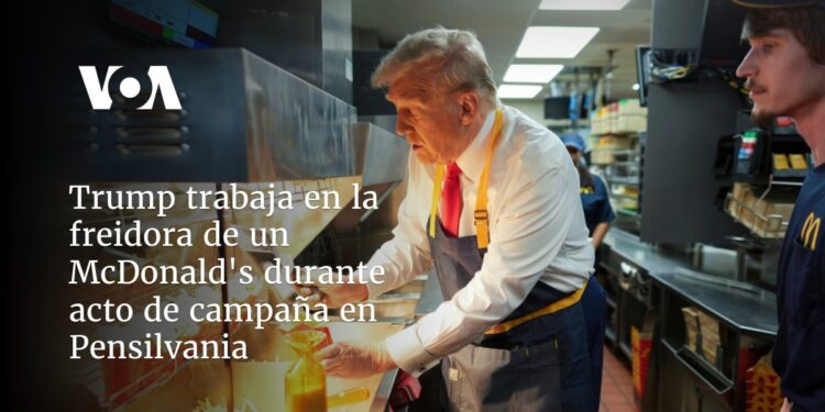 Trump trabaja en la freidora de un McDonald’s durante acto de campaña en Pensilvania