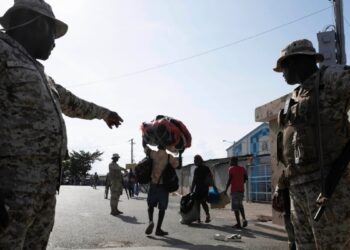 Autoridades dominicanas elevarán a 10.000 por semana las deportaciones de inmigrantes haitianos