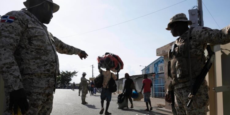 Autoridades dominicanas elevarán a 10.000 por semana las deportaciones de inmigrantes haitianos
