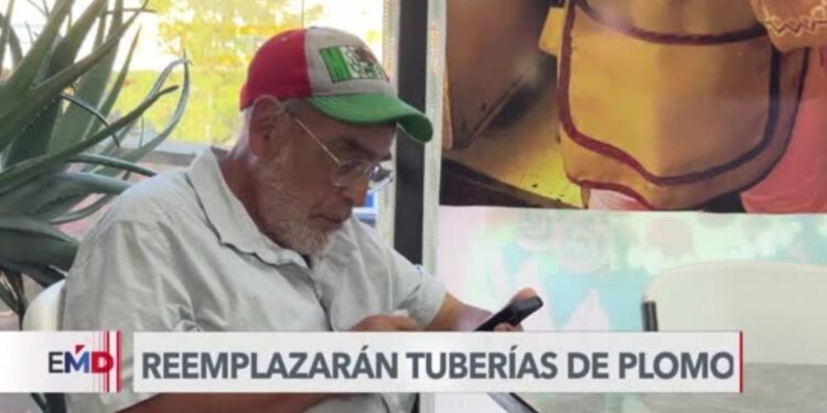 Latinos en Chicago celebran decisión federal sobre tuberías de plomo