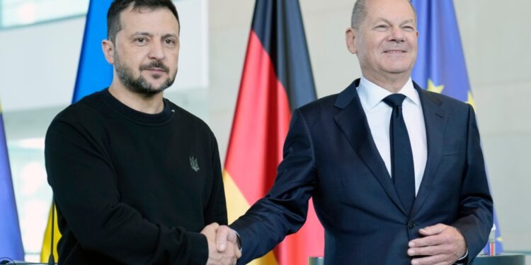 Zelenskyy pide que ayuda de Occidente a Ucrania no disminuya el próximo año