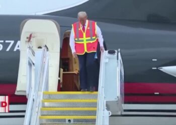 Trump dice que ama Puerto Rico, mientras continúa polémica tras comentario