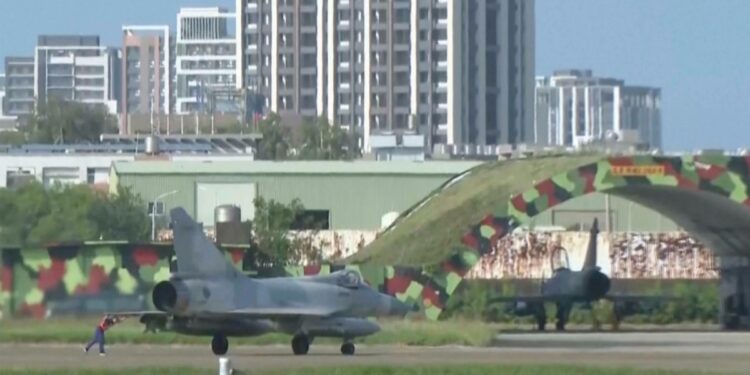 China hace grandes maniobras militares en torno a Taiwán en una advertencia contra la independencia