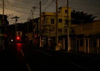 Ecuador busca comprar energía a Colombia en medio de extensos apagones