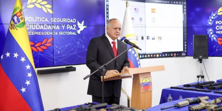 Ministro Cabello anunció decomiso de 33 fusiles robados a la FANB para acciones terroristas