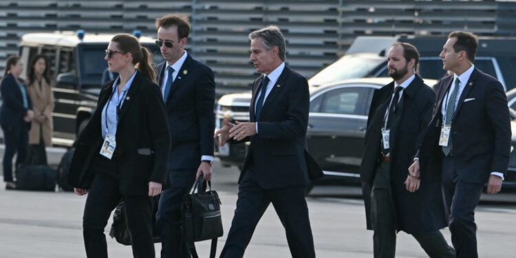 El secretario de Estado, Antony Blinken, inicia una gira por Oriente Próximo para reanudar las negociaciones sobre el alto el fuego en Gaza