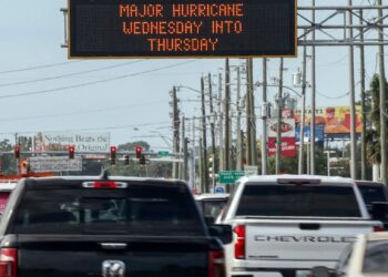 Idioma y miedo a la deportación son cuestiones de vida o muerte ante llegada de Milton a Florida