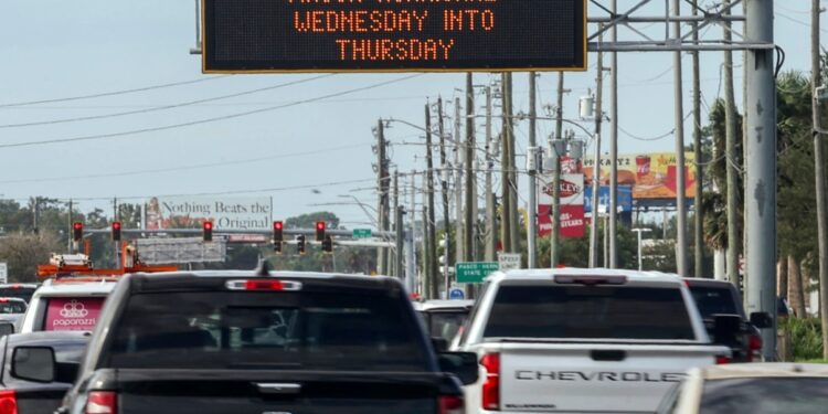 Idioma y miedo a la deportación son cuestiones de vida o muerte ante llegada de Milton a Florida