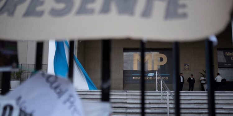 Congreso de Guatemala elige a la nueva Corte Suprema en renovación del cuestionado poder judicial