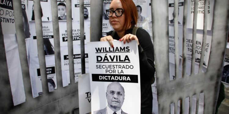 Hay más de 1.900 presos políticos. González cumple 1 mes en Madrid.