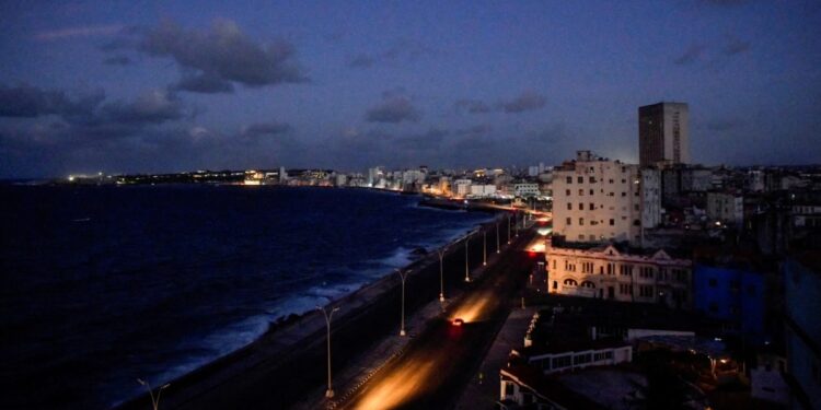 La mayor parte de Cuba vuelve a estar conectada