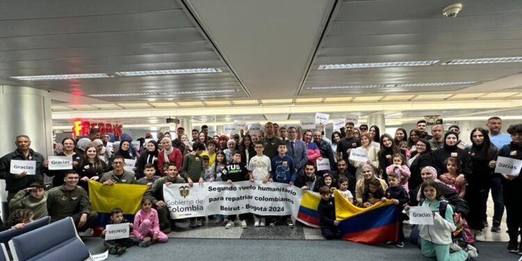 Colombia regresa a sus nacionales desde un asediado Líbano