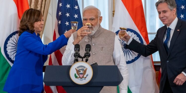 India muestra orgullo por candidatura presidencial de Kamala Harris, aunque falta el entusiasmo