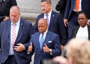 Nueva York: Fiscalía dice que presentará más cargos contra alcalde Adams