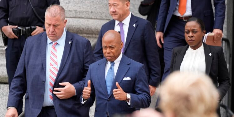 Nueva York: Fiscalía dice que presentará más cargos contra alcalde Adams