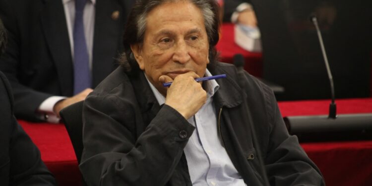 Expresidente peruano Alejandro Toledo fue sentenciado a mas de 20 años de cárcel por un caso de corrupción