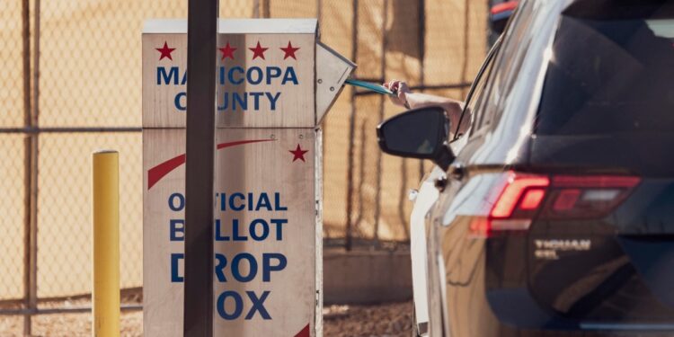 Resultados de elecciones de EEUU podrían no conocerse de inmediato, condado clave de Arizona sería la razón