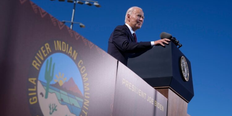 Biden insinúa que partidarios de Trump son ‘basura’ tras insulto de comediante a Puerto Rico