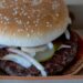 Reportan 75 casos de E. coli vinculados a hamburguesas de McDonald’s en EEUU
