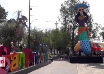 México se llena de color mientras espera el Día de Muertos