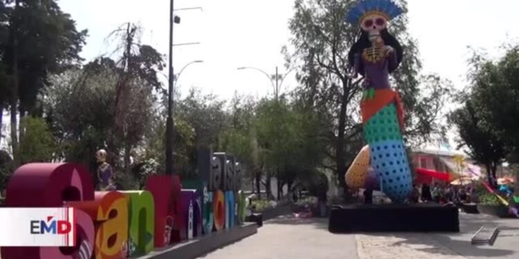 México se llena de color mientras espera el Día de Muertos