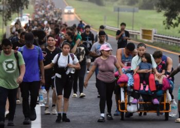 Avanza una nueva caravana de migrantes por México