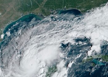 Milton alcanza categoría 5 mientras Florida prepara evacuaciones masivas