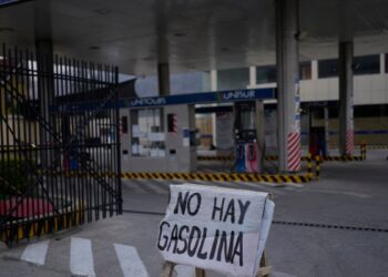 El gobierno de Bolivia modifica el horario laboral ante la escasez de combustibles