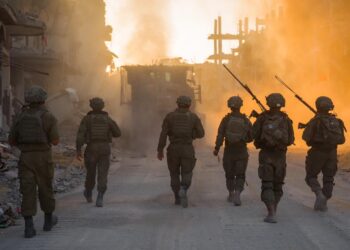 Un año en guerra — Voz de América