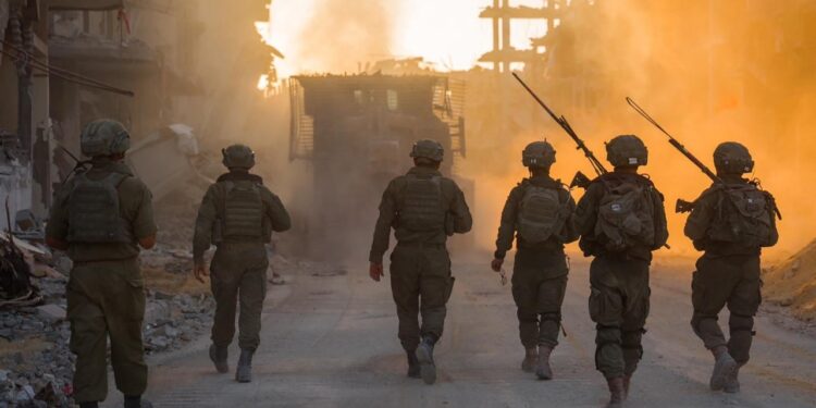 Un año en guerra — Voz de América