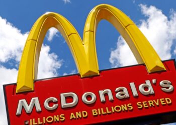 Una persona murió y varias resultaron intoxicadas en restaurantes Mc Donald´s.