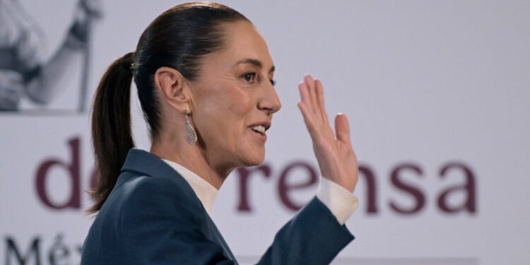 arrancan las mañaneras de Sheinbaum en México ante el espejo de López Obrador