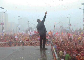 4 de octubre: Se cumplen 12 años del último histórico cierre de campaña de Hugo Chávez