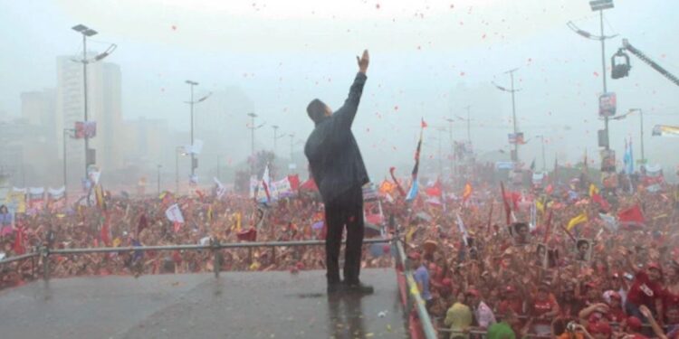 4 de octubre: Se cumplen 12 años del último histórico cierre de campaña de Hugo Chávez