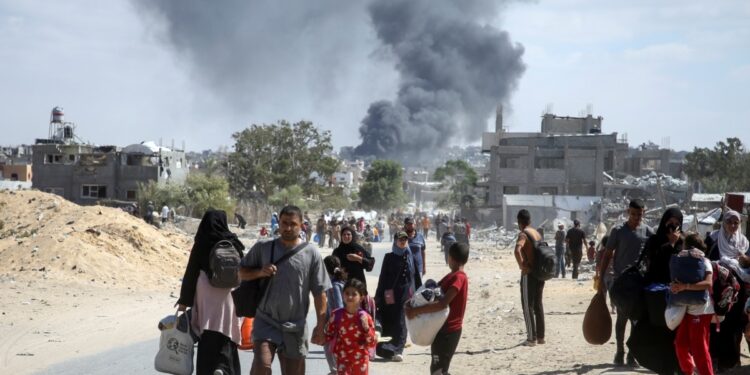 El Ejército israelí dice que interceptó un misil disparado desde Yemen