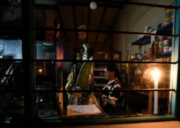 Ecuador anuncia reducción de racionamientos de luz