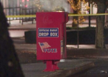 incendios en buzones electorales de Oregón y Washington están relacionados