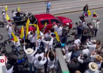 Críticas frente a elevado número de aspirantes a presidencia en Ecuador