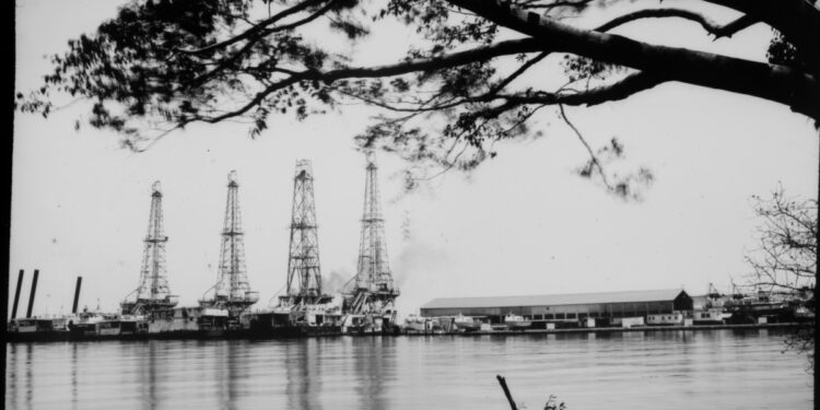 Sofocan incendio en área de almacenamiento de petrolera estatal venezolana; 26 heridos