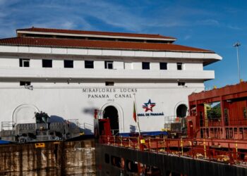 Plan de embalsar un río para asegurar agua al Canal de Panamá provoca recelo entre vecinos