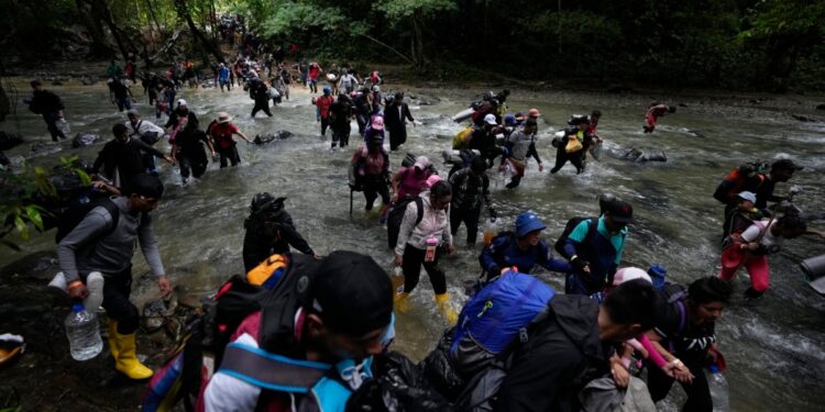 Autoridades en Panamá reportan un aumento de migrantes venezolanos por el Darién
