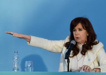 Cristina Fernández se postula para presidir el peronismo y dar batalla a Milei en Argentina