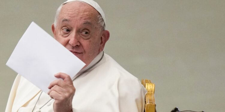 Francisco condena un mundo que ha «perdido el corazón» en la 4ta encíclica de su papado