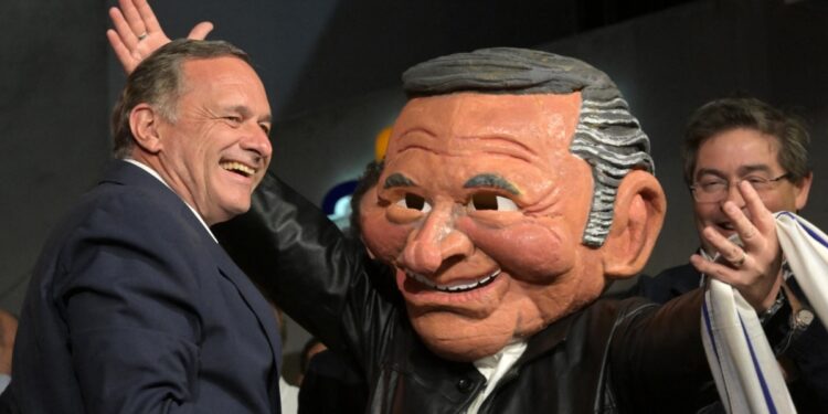 Candidato oficialista de Uruguay pide «asegurar la continuidad» en cierre de campaña