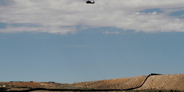 Arrestos por cruces ilegales en frontera sur de EEUU caen en septiembre