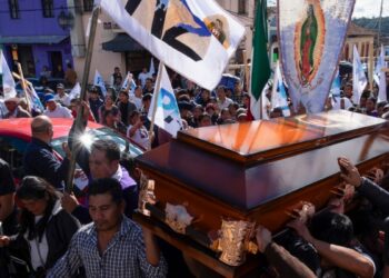 Fiscalía investiga asesinato de sacerdote en sur de México. Sus fieles exigen justicia