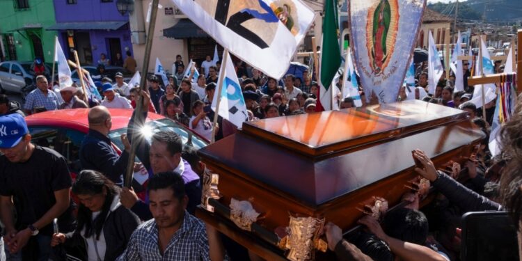 Fiscalía investiga asesinato de sacerdote en sur de México. Sus fieles exigen justicia