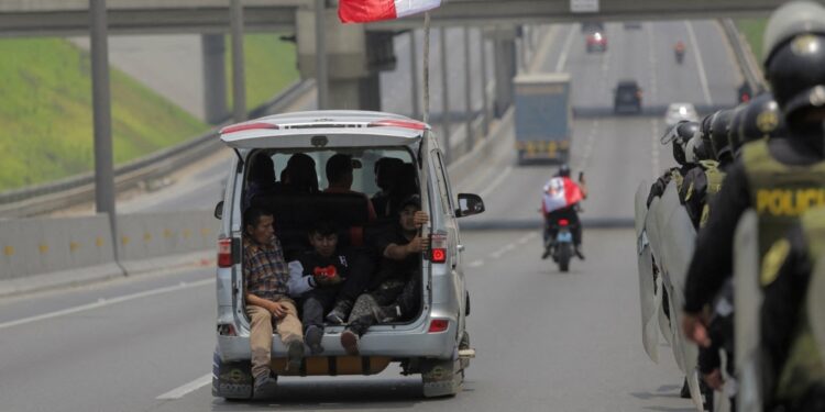 Un hombre tirotea a profesor delante de sus alumnos en una escuela en Perú